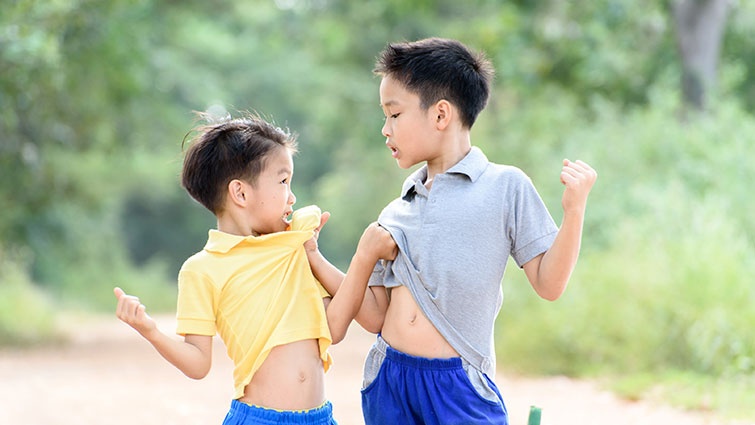 孩子與手足起衝突時,該怎麼辦?